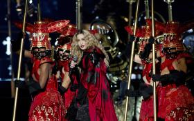 PARIS/ATENTADOS: “NÓS NÃO NOS VAMOS CURVAR AO MEDO”, DIZ MADONNA