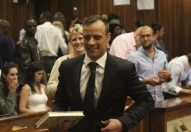 OSCAR PISTORIUS LIBERTADO SOB FIANÇA APÓS CONDENAÇÃO POR MORTE DE NAMORADA