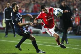 ATLÉTICO DE MADRID VENCE BENFICA E É PRIMEIRO DO GRUPO C NA LIGA DOS CAMPEÕES