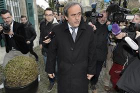 FIFA: PLATINI SERÁ “SUSPENSO POR VÁRIOS ANOS” – PORTA-VOZ DO COMITÉ DE ÉTICA