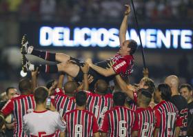GUARDA-REDES ROGÉRIO CENI DESPEDE-SE DO FUTEBOL PERANTE 50.000 PESSOAS