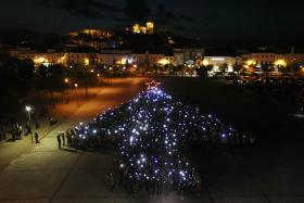 MAIS DE 800 PESSOAS PARTICIPARAM NA MAIOR ÁRVORE DE NATAL HUMANA DO ALENTEJO