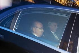 FIFA: BLATTER E PLATINI SUSPENSOS POR OITO ANOS DE TODA A ATIVIDADE LIGADA AO FUTEBOL