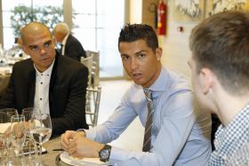ÓRFÃO LIBANÊS CONCRETIZA O SONHO DE CONHECER CRISTIANO RONALDO