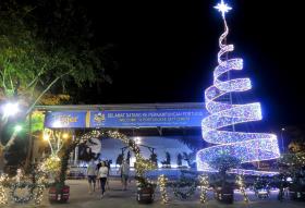 LUZES E ALEGRIA DO NATAL DOS “PORTUGUESES” ATRAEM MILHARES EM MALACA
