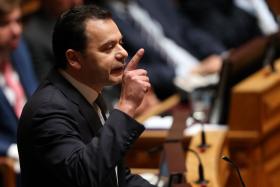 PSD PERGUNTA A PS ONDE ESTÁ “ESTABILIDADE GOVERNATIVA PROMETIDA” COM PARTIDOS À ESQUERDA