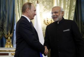 LÍDERES DA RÚSSIA E ÍNDIA REFORÇAM RELAÇÕES ESTRATÉGICAS EM ENCONTRO NO KREMLIN