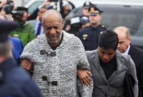 ATOR BILL COSBY EM LIBERDADE SOB FIANÇA APÓS SER ACUSADO DE ABUSO SEXUAL