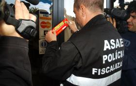 PROTESTO DE SUINICULTORES LEVA ASAE A RECOLHER EMBALAGENS NUM SUPERMERCADO EM BRAGA