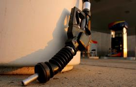 BRENT CONTINUA A CAIR FORTEMENTE PARA NÍVEIS PRÓXIMOS DE MÍNIMOS DE DEZEMBRO DE 2008