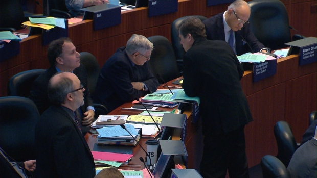 SONDAGEM: MAIORIA DOS TORONTENSES APOIAM REDUÇÃO DO TAMANHO DA ASSEMBLEIA MUNICIPAL