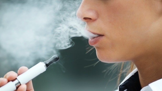 Os e-cigarros estão a crescer em popularidade (diego_cervo / istock.com)