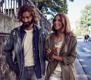 Modelos usam roupas da linha SS16 da Esprit. A Esprit está a preparar o regresso ao Canadá, numa parceria com a distribuidora com sede em Montreal Freemark Apparel Brands. (Canadian Press)