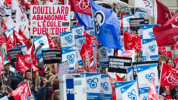 Professores em todo o Quebec têm estado sem um acordo coletivo desde abril. (Graham Hughes / The Canadian Press)