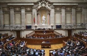 SINDICATOS DA FUNÇÃO PÚBLICA REÚNEM-SE HOJE COM O GOVERNO E AR DISCUTE 35 HORAS
