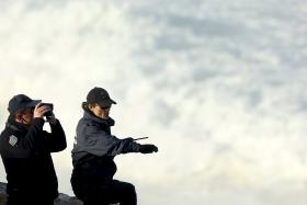 PESCADOR FOI ARRASTADO POR ONDA E SALVO EM ESTADO DE HIPOTERMIA