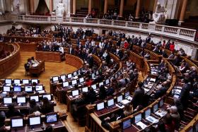 PARLAMENTO DEBATE E VOTA DIPLOMAS DE ADOÇÃO POR CASAIS HOMOSSEXUAIS E DA IVG A 10 DE FEVEREIRO