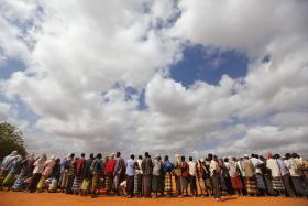 SURTO DE CÓLERA FAZ PELO MENOS 10 MORTOS NO MAIOR CAMPO DE REFUGIADOS DO MUNDO — ONU