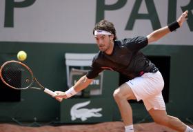 GASTÃO ELIAS ELIMINADO À PRIMEIRA NO TORNEIO DE TÉNIS DE BANQUECOQUE