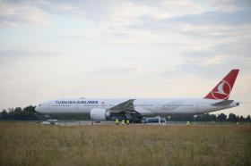 AVIÃO DA TURKISH AIRLINES ATERRA DE EMERGÊNCIA NA IRLANDA APÓS AMEAÇA DE BOMBA