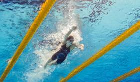 NADADORA KATIE LEDECKY BATE RECORDE MUNDIAL DOS 800 METROS LIVRES