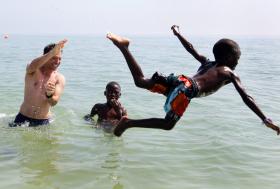 EMPOBRECIMENTO DA CLASSE MÉDIA DE ANGOLA PODE DESENCADEAR ‘PRIMAVERA ÁRABE’