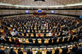 DESEMPREGO JOVEM E EMISSÕES POLUENTES INAUGURAM DEBATE NO PARLAMENTO EUROPEU