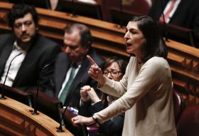 PS DEFENDE QUE NUM SÓ MÊS JÁ MOSTROU NOVA FORMA DE GOVERNAR