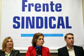 FRENTE COMUM ENTREGA NA AR ABAIXO-ASSINADO PARA REPOR 35 HORAS NA FUNÇÃO PÚBLICA