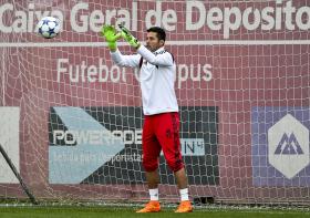 JÚLIO CÉSAR E PIZZI FORA DA VISITA DO BENFICA AO MOREIRENSE