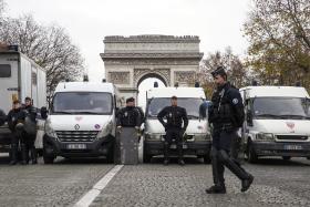 PARIS/ATENTADOS: FRANÇA VAI REFORÇAR PODERES POLICIAIS APÓS O FIM DO ESTADO DE EMERGÊNCIA