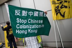 UNIÃO EUROPEIA “EXTREMAMENTE PREOCUPADA” COM DESAPARECIMENTOS DE LIVREIROS EM HONG KONG