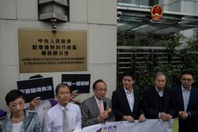 HONG KONG PROCURA RESPOSTAS PARA O DESAPARECIMENTO DE CINCO LIVREIROS