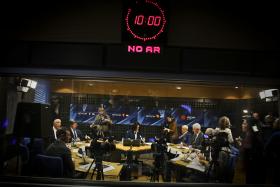 PRESIDENCIAIS: HENRIQUE NETO E PAULO MORAIS DEMITIRIAM GOVERNOS POR ENDIVIDAREM PAÍS