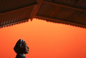 “RUÍNAS”, A PEÇA SOBRE AFRICANAS MUTILADAS EM GUERRA, ESTREIA-SE EM LISBOA