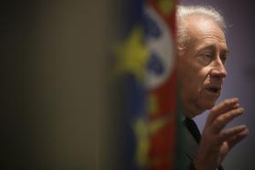 GOVERNADOR DO BANCO DE PORTUGAL DIZ QUE HÁ “ESQUIZOFRENIA” NAS NOVAS REGRAS BANCÁRIAS EUROPEIAS