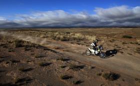 RUBEN FARIA FRATURA PULSO E ABANDONA DAKAR2016