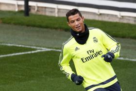 CRISTIANO RONALDO NA EQUIPA DO ANO 2015 DO SÍTIO DA UEFA NA INTERNET PELA 10.ª VEZ