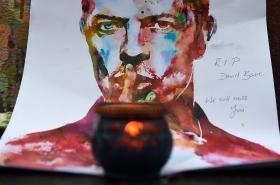 DAVID BOWIE PELA PRIMEIRA VEZ NO PRIMEIRO LUGAR DO TOP NORTE-AMERICANO