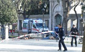 TURQUIA DETÉM 65 SUSPEITOS APÓS ATENTADO SUICIDA EM ISTAMBUL