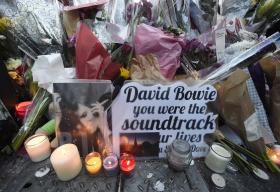 FAMÍLIA DE DAVID BOWIE VAI FAZER CERIMÓNIA PRIVADA EM MEMÓRIA DO CANTOR