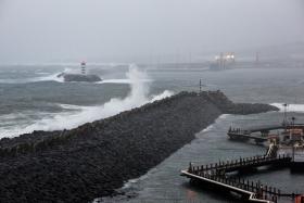 AÇORES/MAU TEMPO: PEQUENAS DERROCADAS E TRANSBORDO DE RIBEIRAS JÁ SOLUCIONADOS – GOVERNO