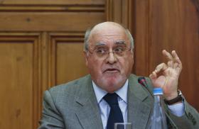 CAPOULAS ACUSA ANTERIOR GOVERNO DE VIOLAR A LEI COM PROMESSA DE 200 ME NÃO AUTORIZADA