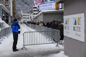 CRESCIMENTO ECONÓMICO EM PERIGO, AMEAÇA TERRORISTA E CRISE MIGRATÓRIA EM DEBATE EM DAVOS