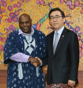 PERITO DA ONU CRITICA USO EXCESSIVO DA FORÇA PELA POLÍCIA DE SEUL EM MANIFESTAÇÕES