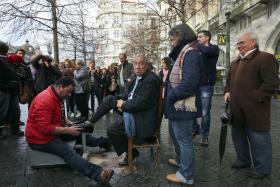 PRESIDENCIAIS: MARCELO ENGRAXOU OS SAPATOS NO PORTO PARA O DIA DAS ELEIÇÕES