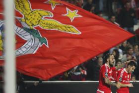 BENFICA VENCE AROUCA E SOBE À LIDERANÇA DA I LIGA