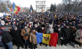 40.000 PESSOAS NAS RUAS DE CHISINAU (MOLDÁVIA) EXIGEM ELEIÇÕES ANTECIPADAS
