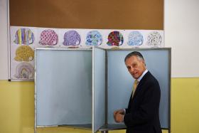 PRESIDENCIAIS: CAVACO SILVA DESEJA “DIA TRANQUILO”