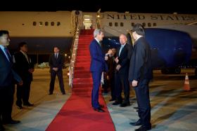 JOHN KERRY NO LAOS PARA DISCUTIR BOMBAS DEIXADAS POR EUA E PARCERIA COM SUDESTE ASIÁTICO